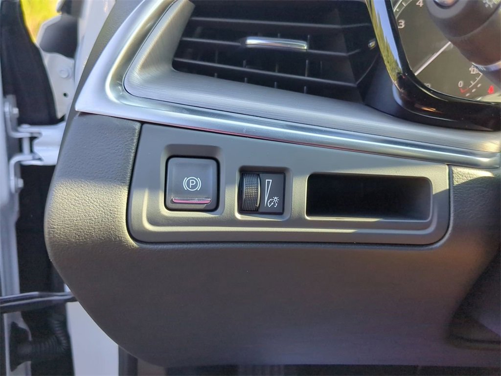 New 2025 Cadillac XT5 Luxury image 17