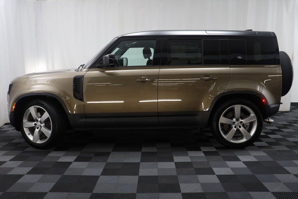 Used 2024 Land Rover Defender 110 SE image 5