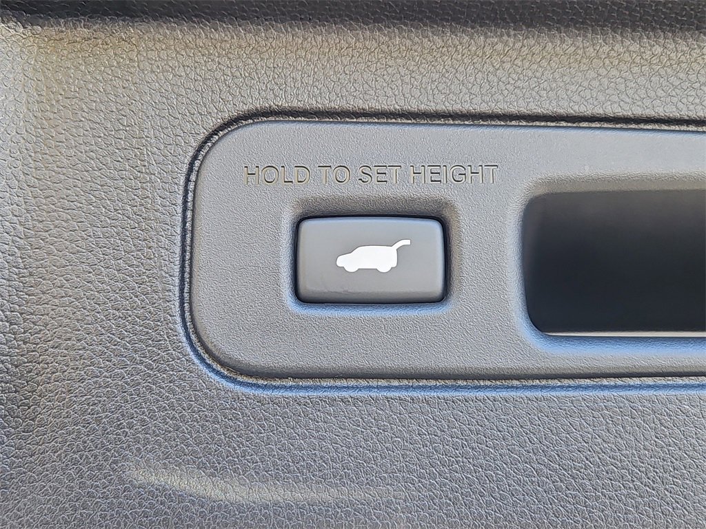 Certified 2025 Honda Pilot Touring image 22
