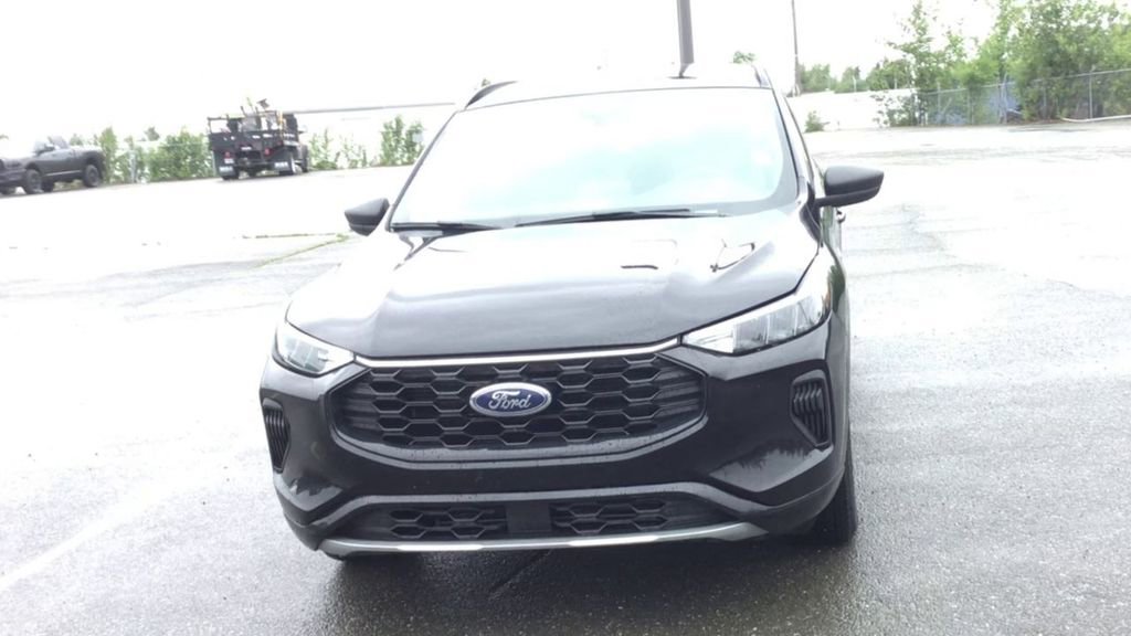 Used 2024 Ford Escape ST-Line image 3