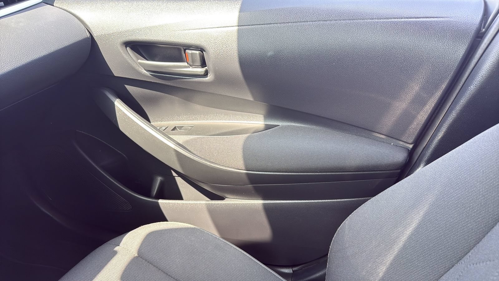 Used 2022 Toyota Corolla LE FWD image 23