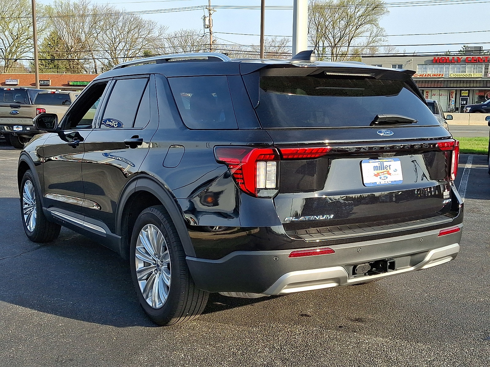 Used 2025 Ford Explorer Platinum w/ LUX Leather Package image 4
