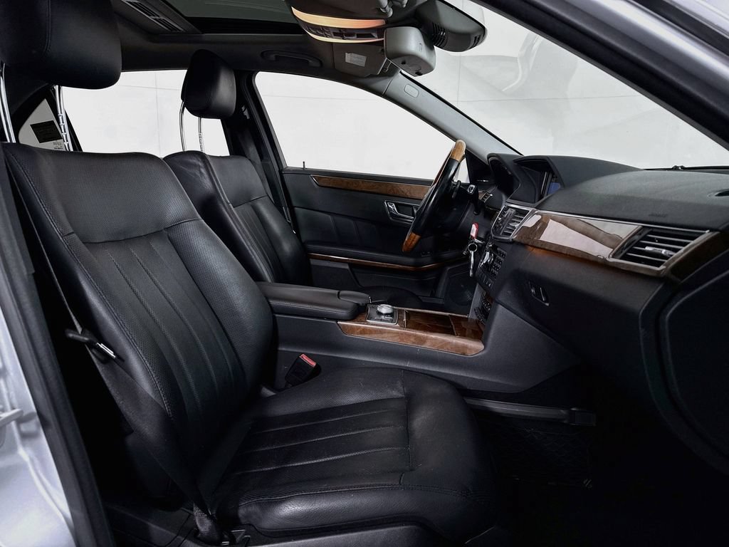 Used 2010 Mercedes-Benz E 550 Sedan image 34