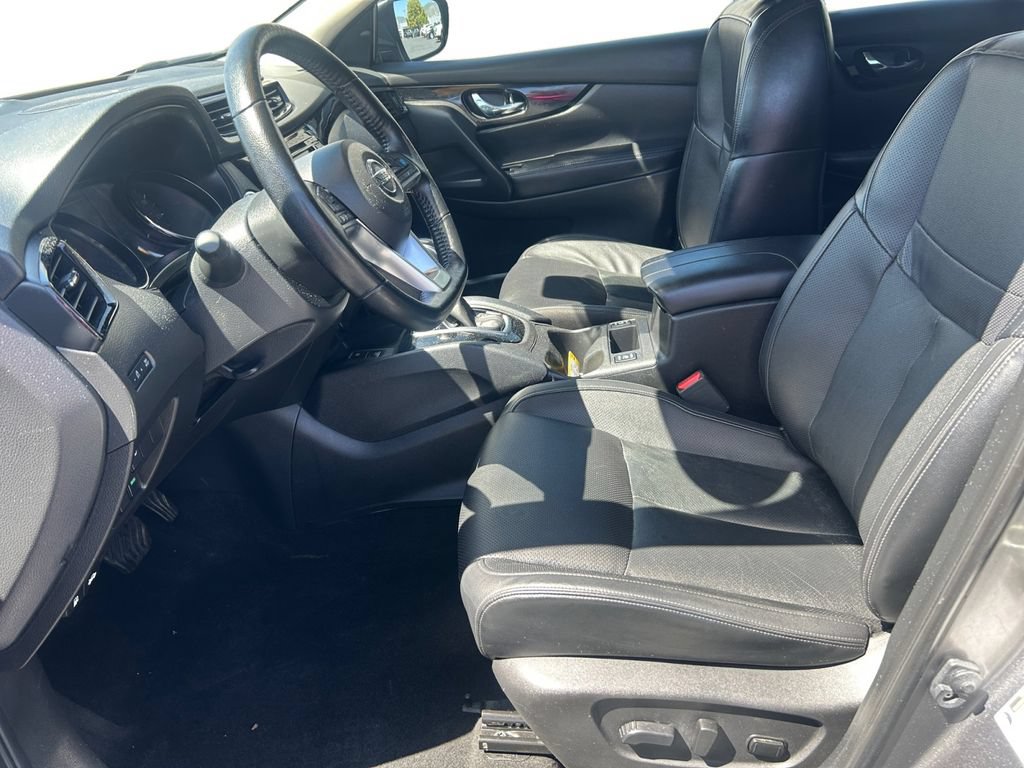 Used 2022 Nissan Rogue Sport SL w/ Premium Package AWD/4WD image 2