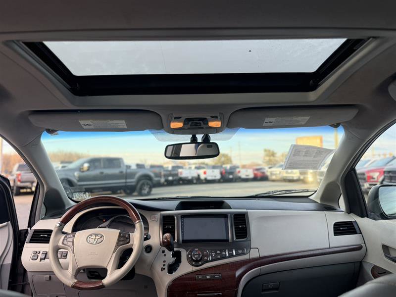 Used 2013 Toyota Sienna Limited w/ Premium Pkg image 26