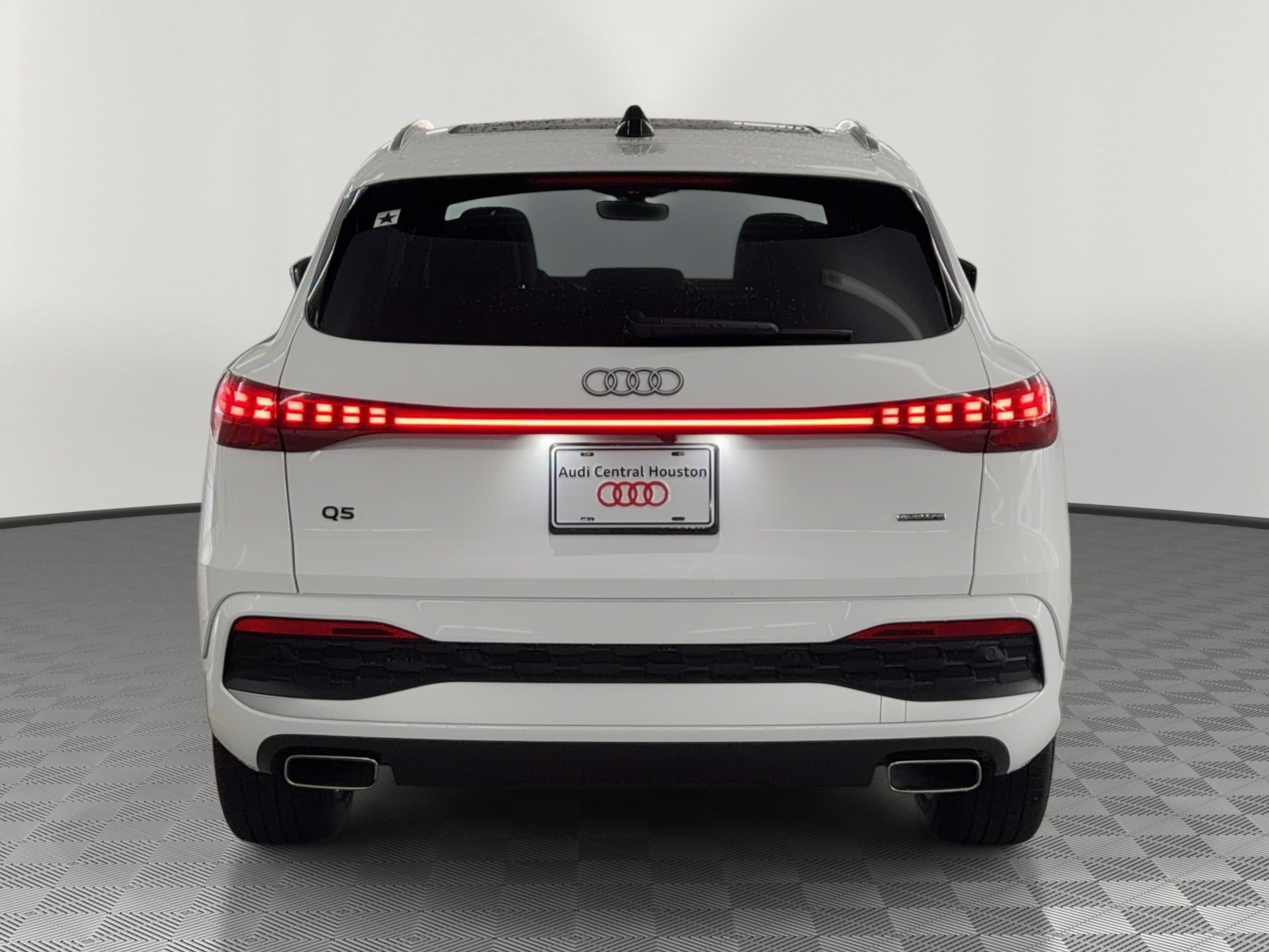 Used 2025 Audi Q5 Premium w/ 19" Wheel Package AWD/4WD image 10
