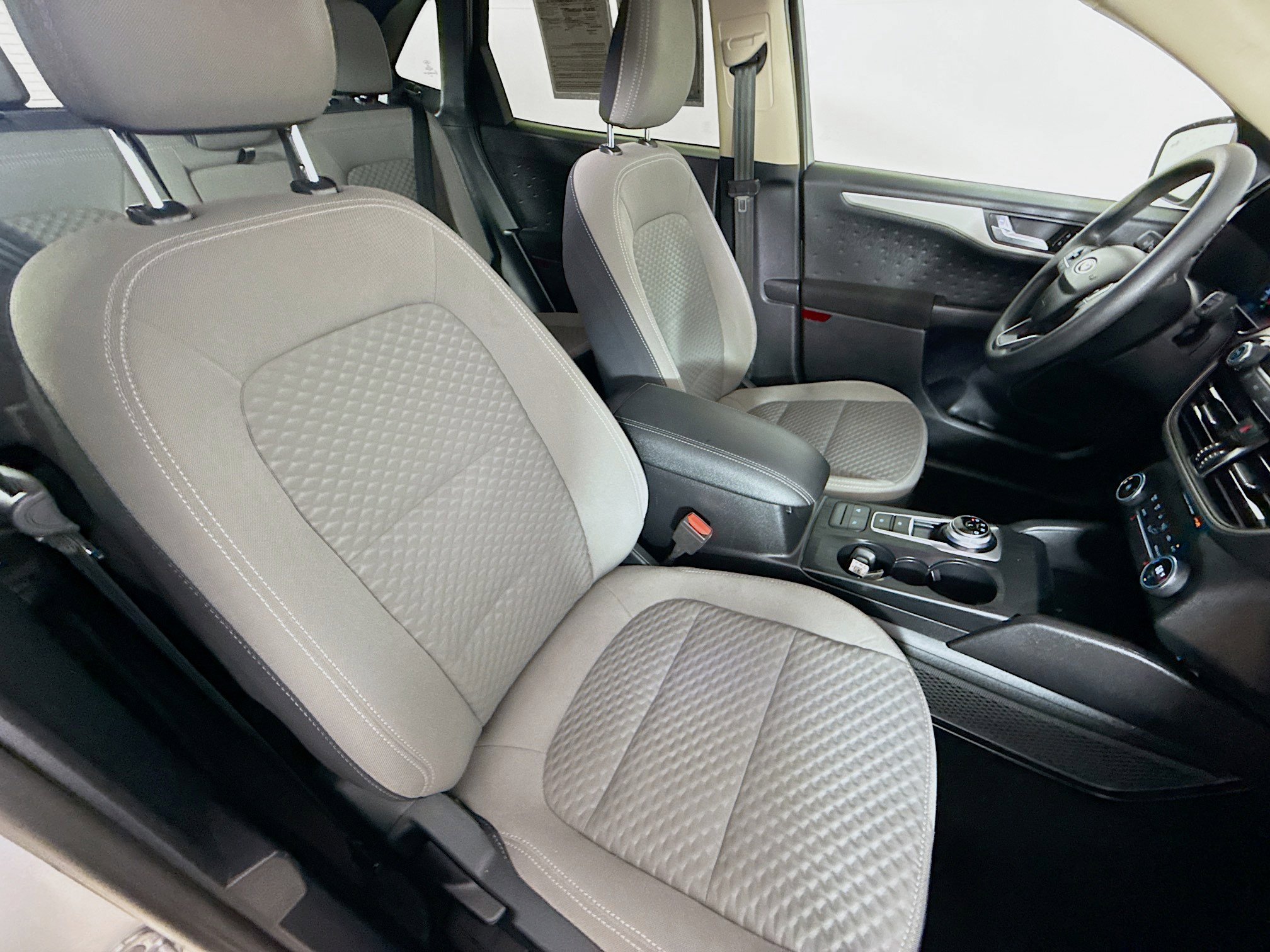 Used 2020 Ford Escape SE image 35