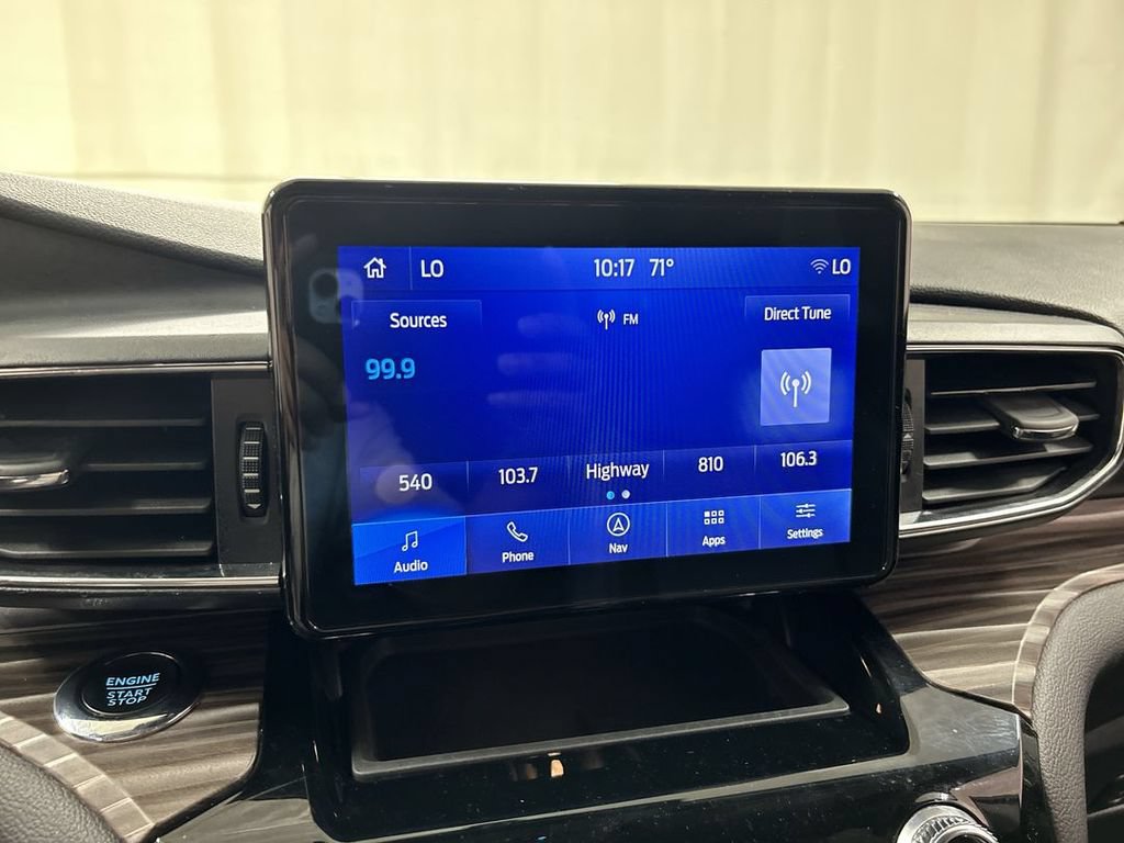 Used 2022 Ford Explorer Limited w/ Equipment Group 301A AWD/4WD image 14