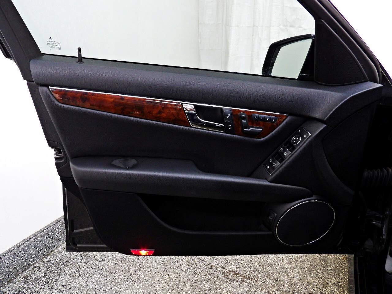 Used 2010 Mercedes-Benz C 300 Sedan image 7