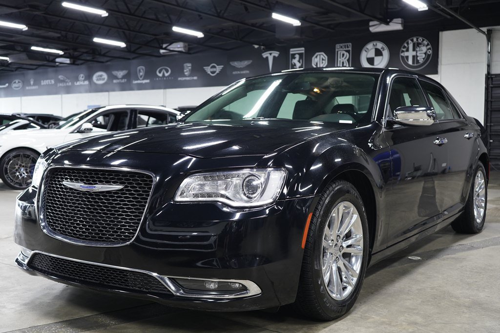 Used 2017 Chrysler 300 C RWD video 1