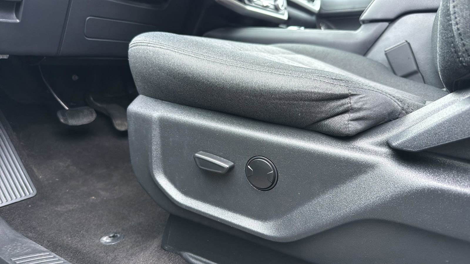 Used 2023 Ford Expedition XLT image 11
