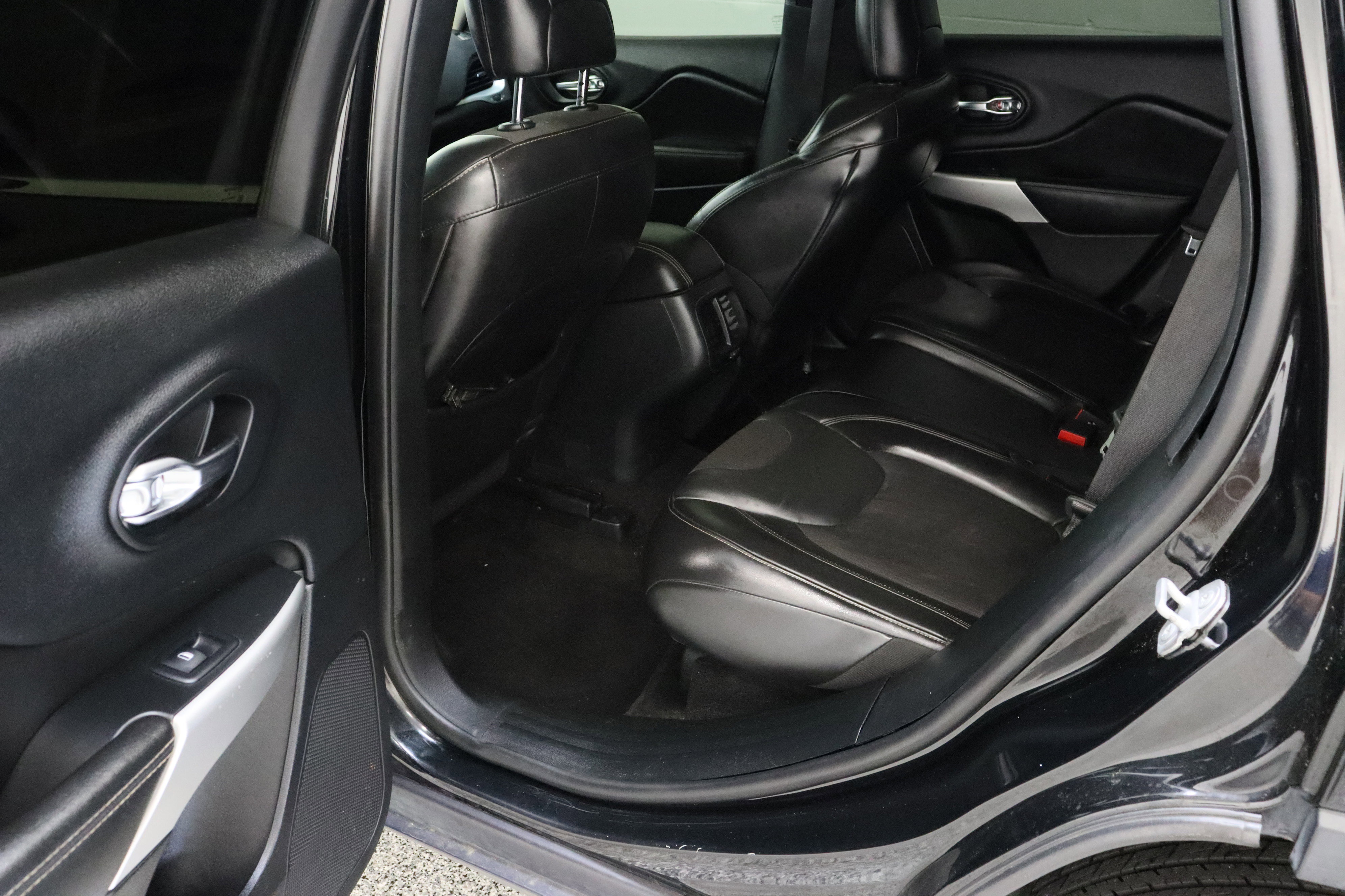 Used 2018 Jeep Cherokee Latitude Plus image 26