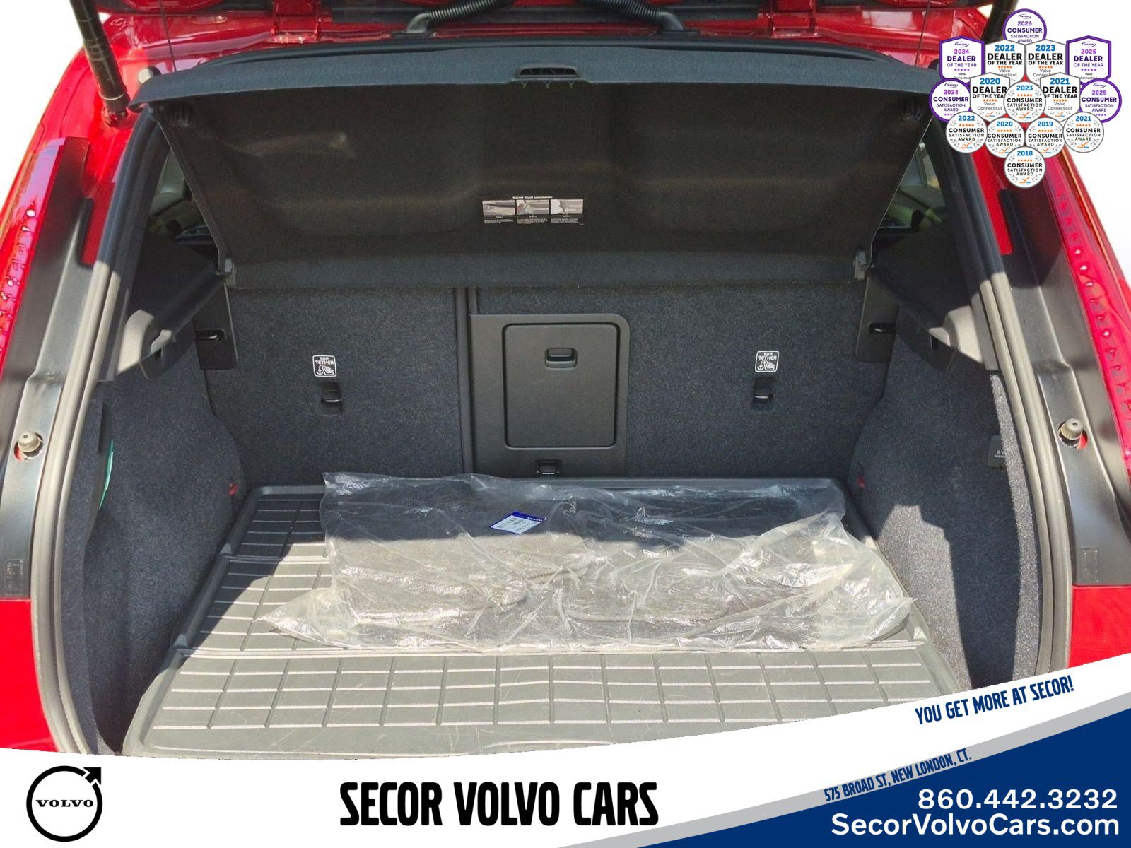 Used 2024 Volvo XC40 B5 Plus w/ Protection Package Premier AWD/4WD image 7