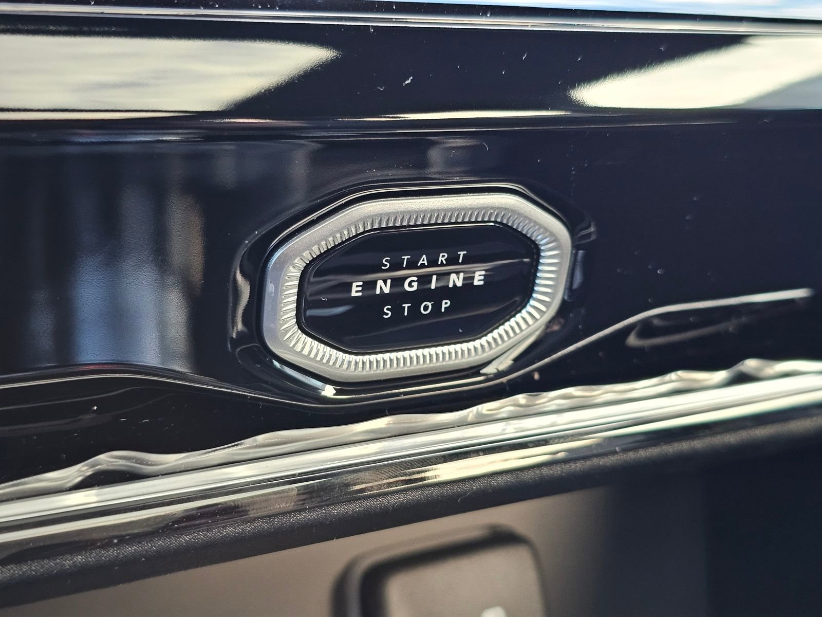 New 2026 Jeep Grand Cherokee Limited Reserve image 15