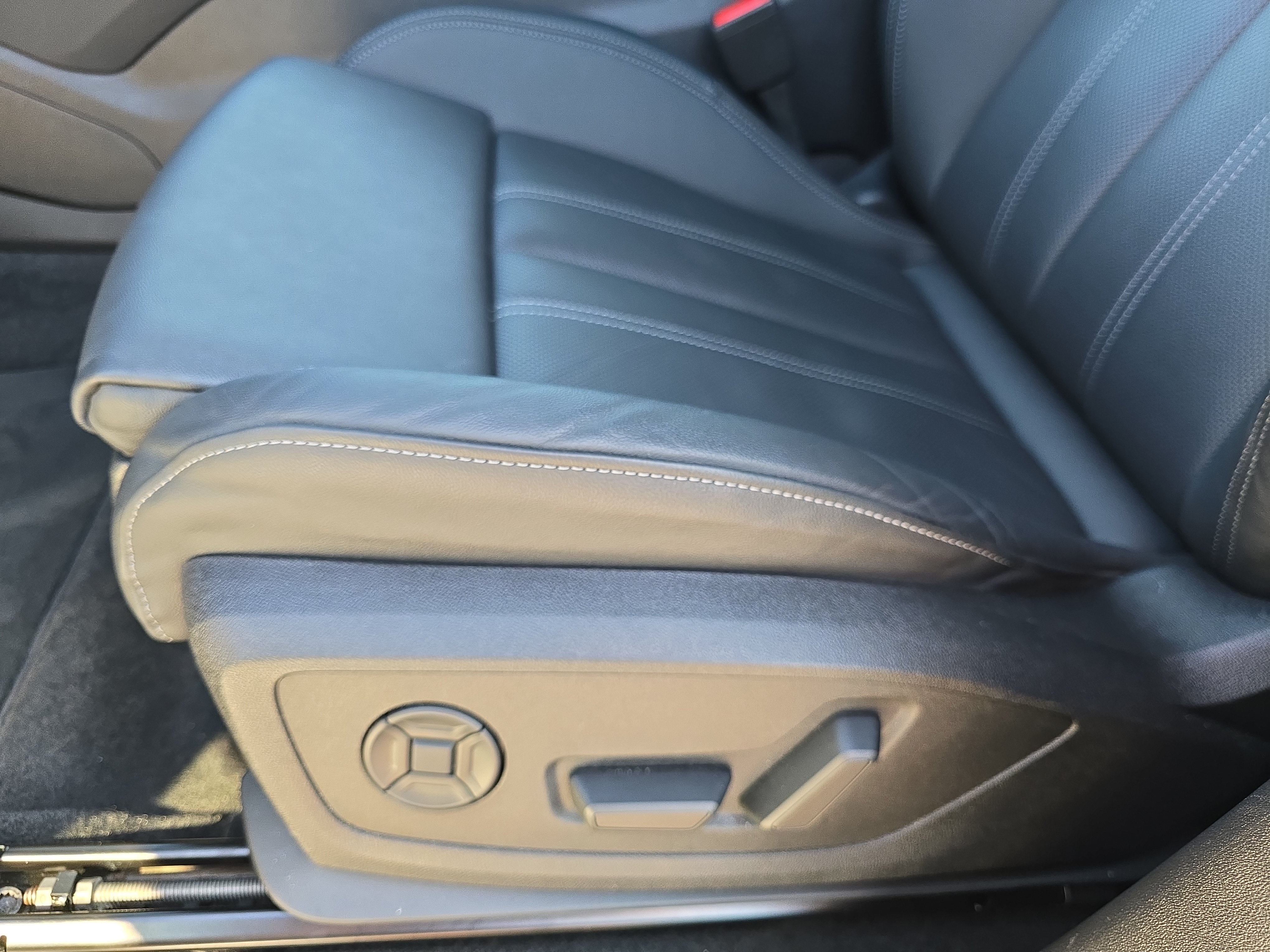 Used 2025 Audi Q6 e-tron Prestige w/ Black Warm Weather Package AWD/4WD image 28