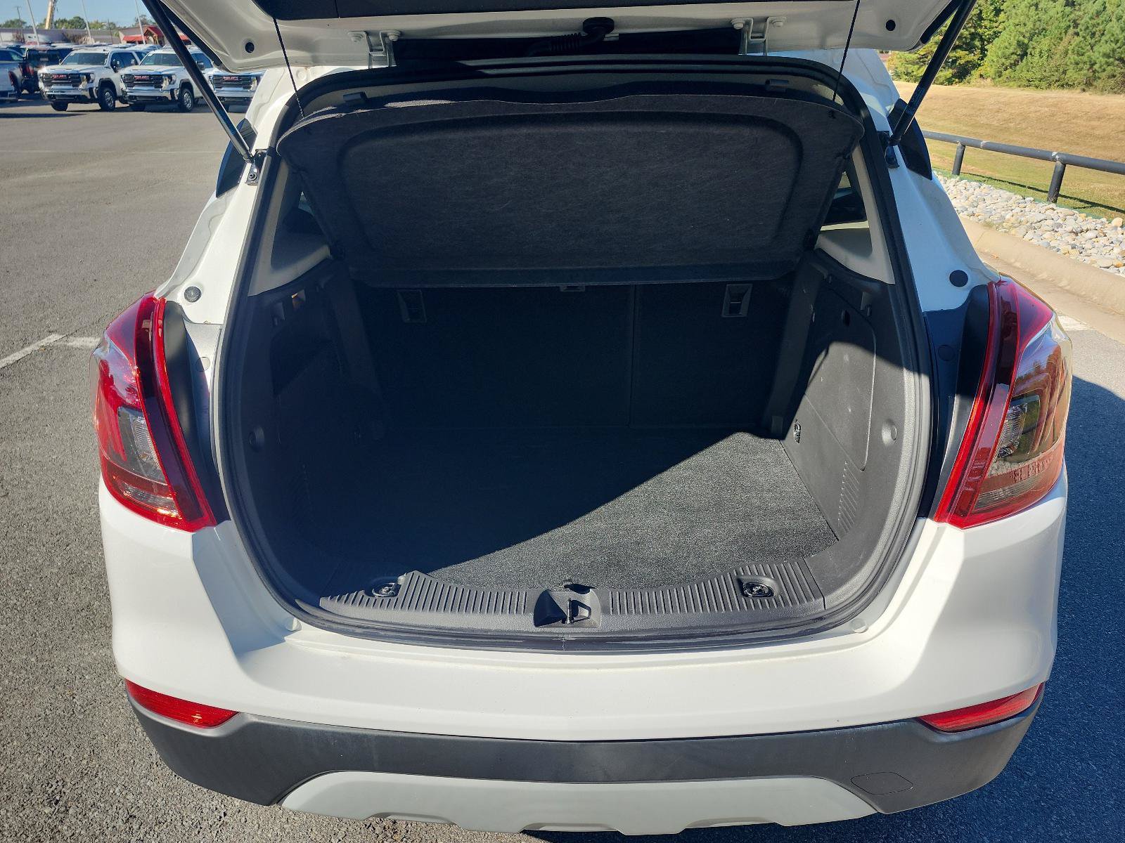 Used 2022 Buick Encore Preferred AWD/4WD image 8