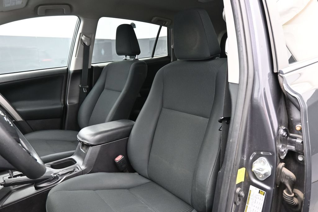 Used 2018 Toyota RAV4 LE w/ All Weather Liner Package AWD/4WD image 22