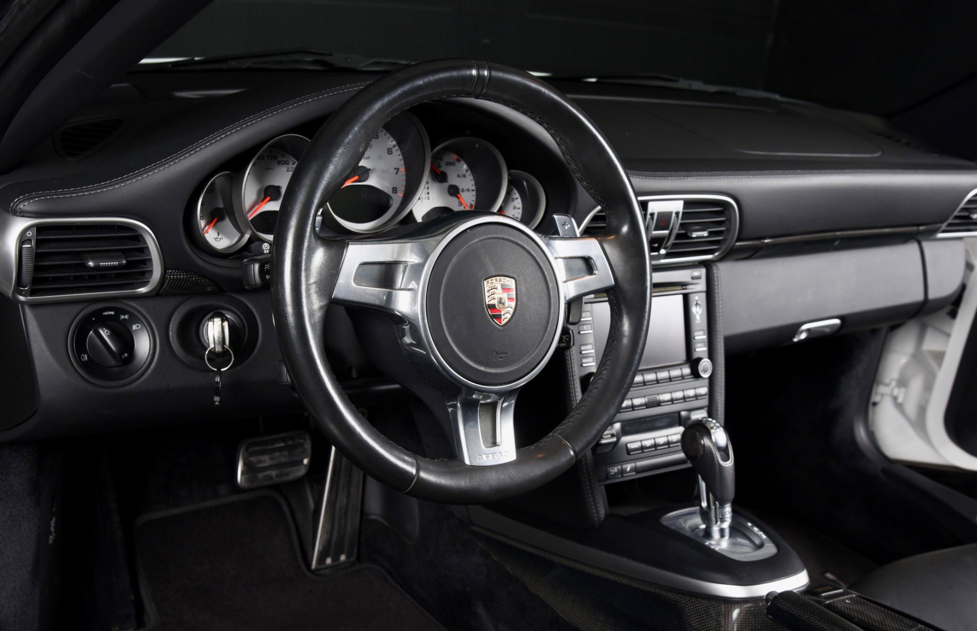 Used 2011 Porsche 911 Turbo image 4