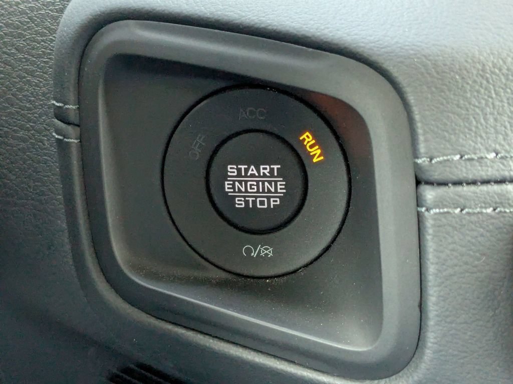 Used 2025 Jeep Wrangler Unlimited Rubicon w/ Convenience Group AWD/4WD image 18