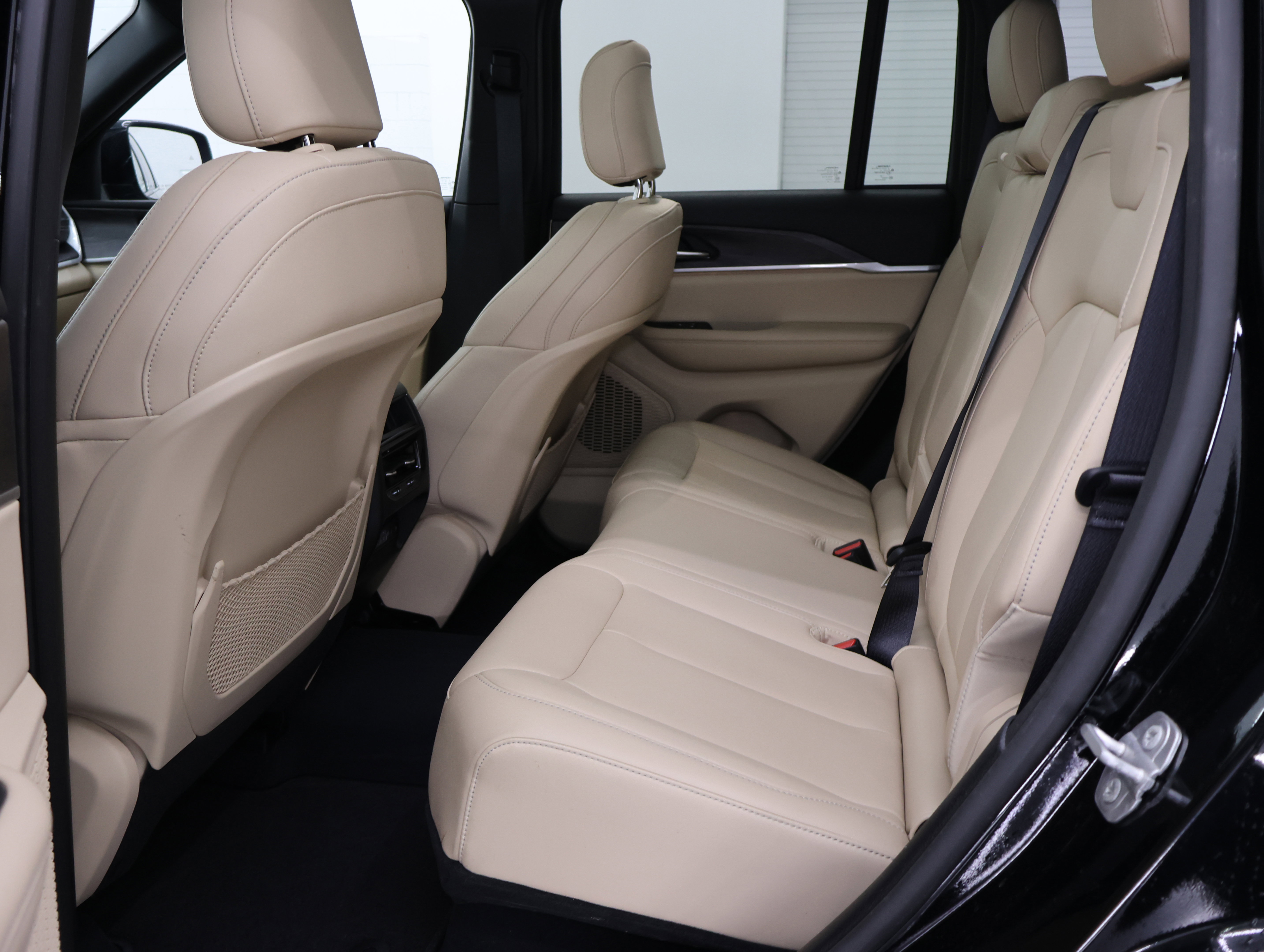 Used 2023 Jeep Grand Cherokee Limited image 35