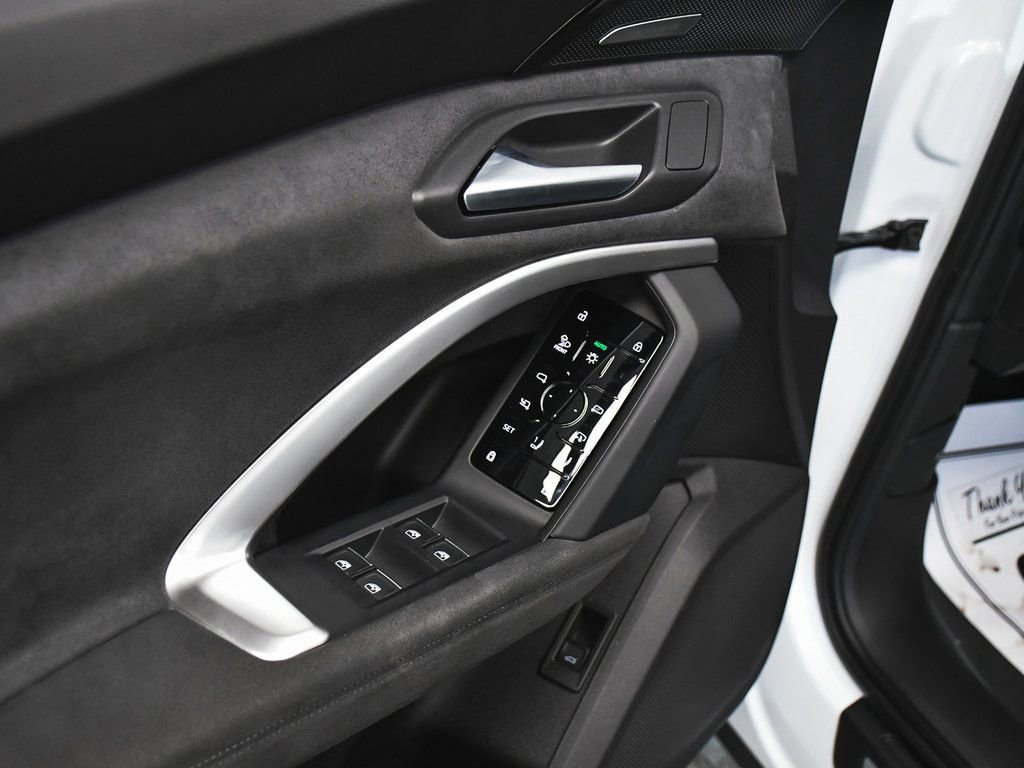 Used 2025 Audi SQ5 Premium Plus w/ Premium Plus Package image 10