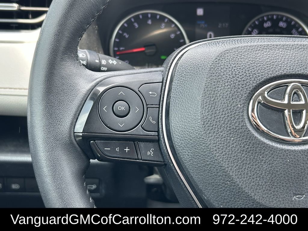 Used 2022 Toyota RAV4 XLE Premium image 14