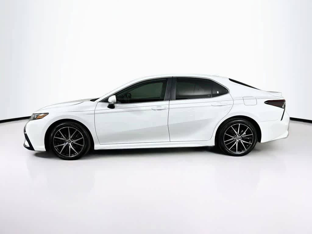 Used 2024 Toyota Camry SE w/ Convenience Package FWD image 3