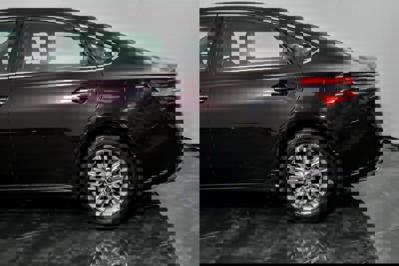 Used 2013 Toyota Avalon XLE image 7