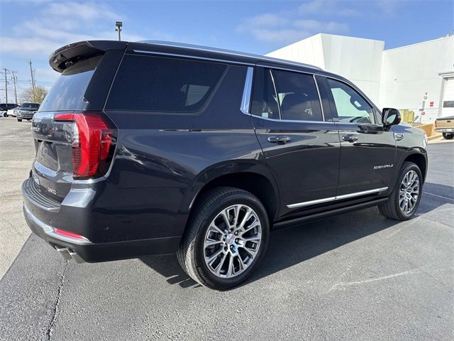 Used 2025 GMC Yukon Denali w/ Sun & Power Step Package image 5