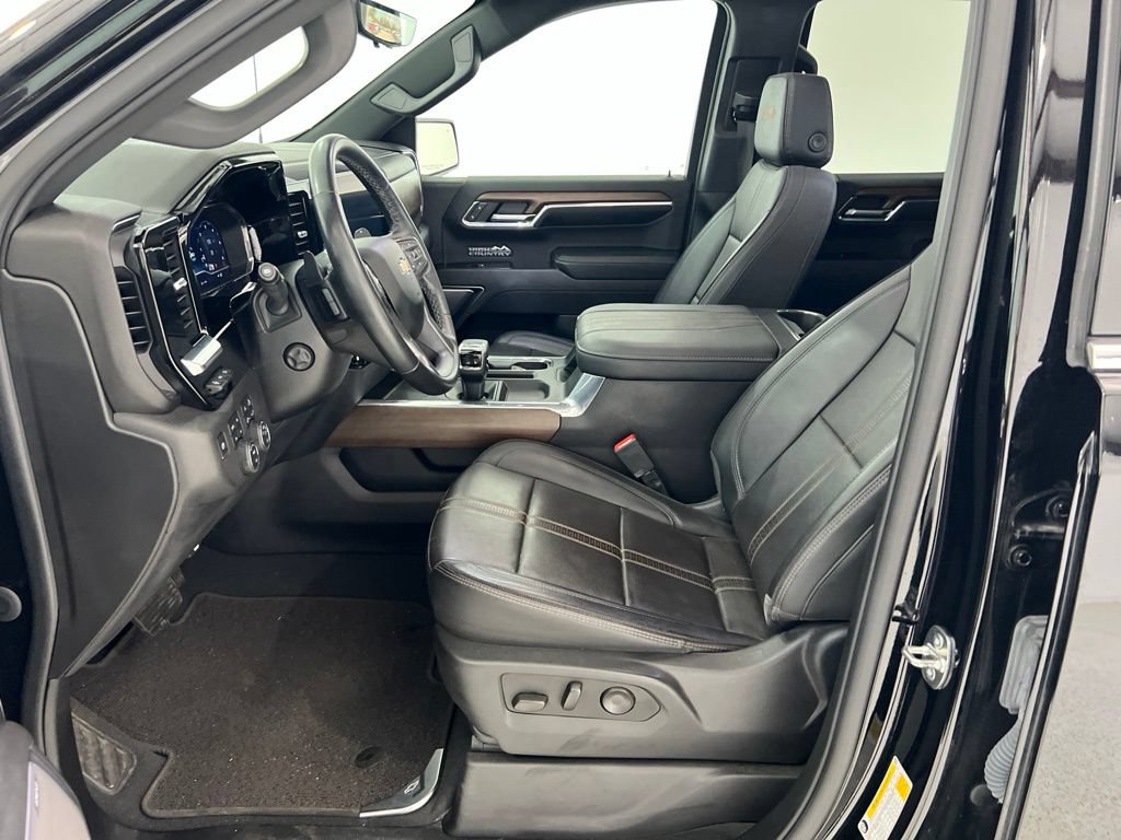 Used 2024 Chevrolet Silverado 1500 High Country w/ Technology Package AWD/4WD image 18