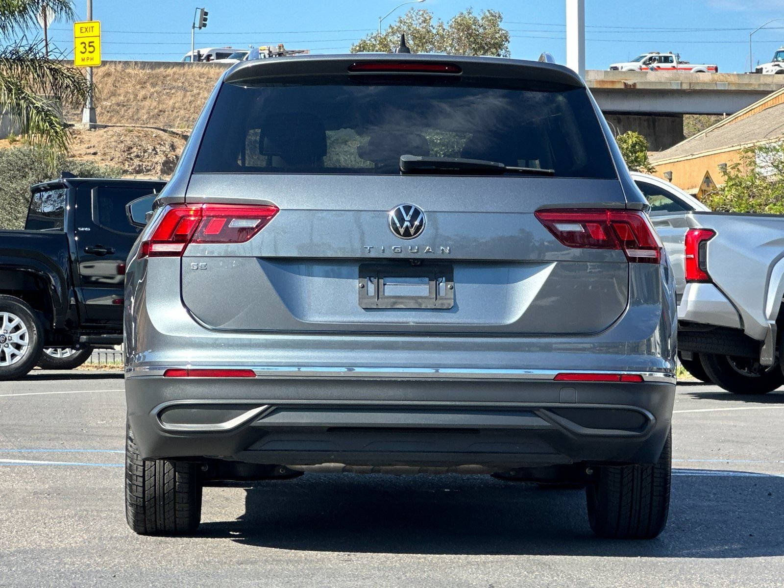 Used 2023 Volkswagen Tiguan SE FWD image 4