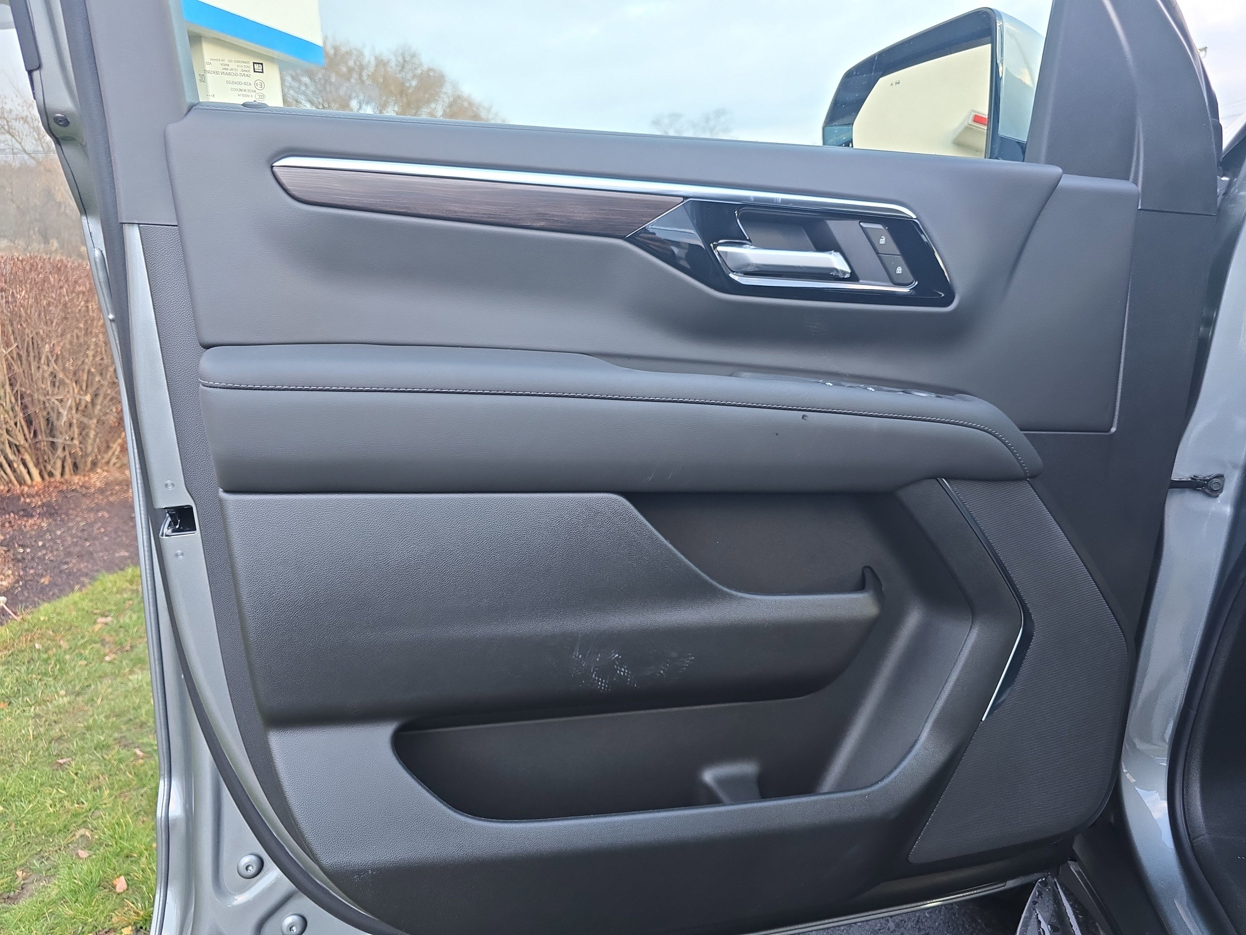 New 2026 Chevrolet Suburban LS image 18