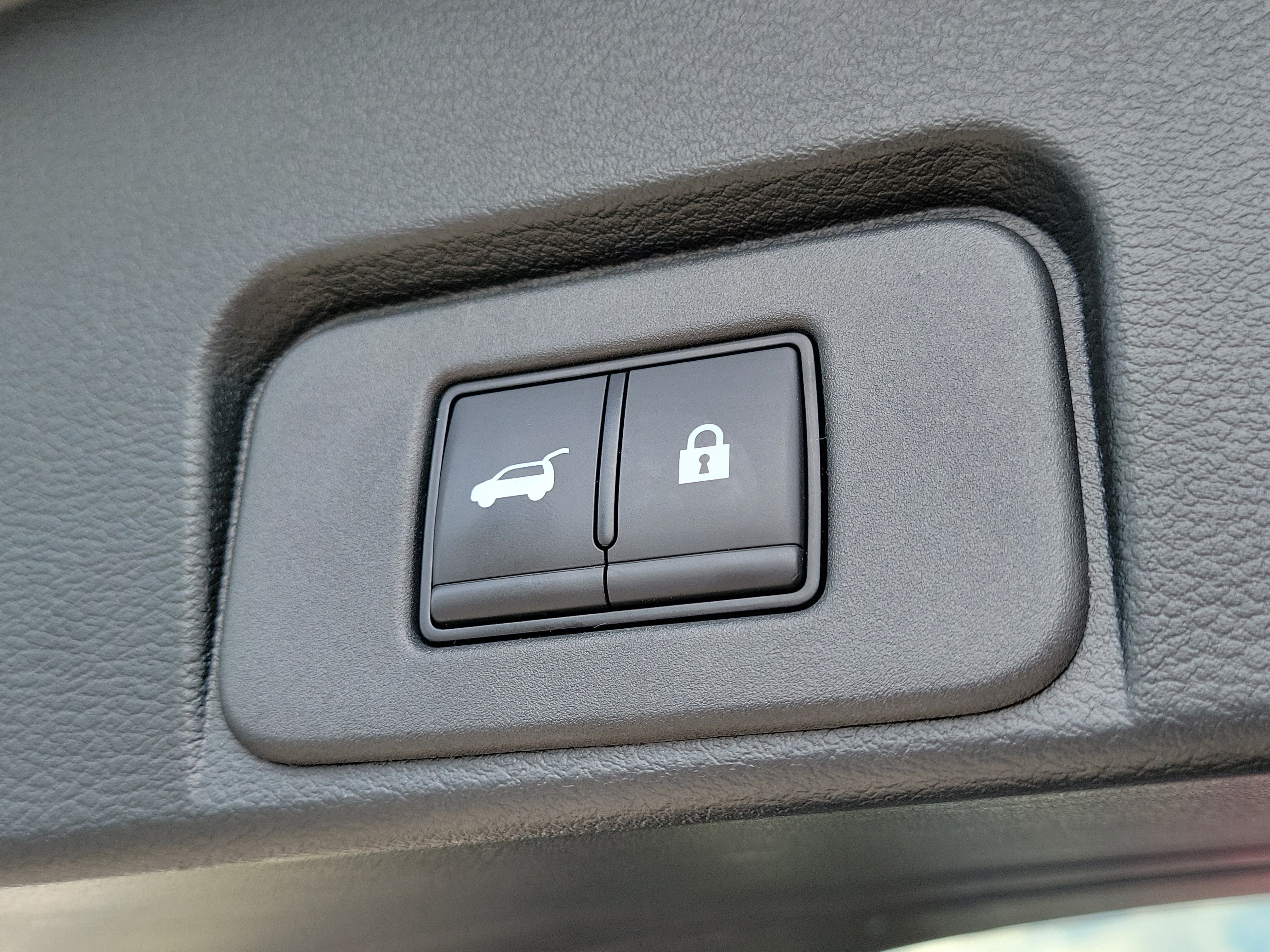 Certified 2025 Nissan Rogue SL FWD image 8