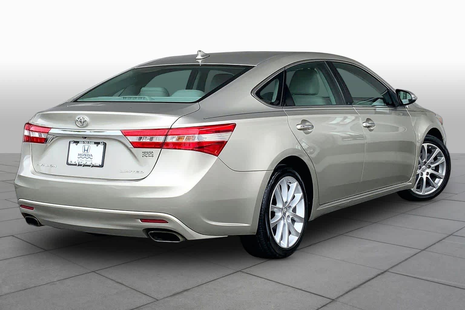Used 2014 Toyota Avalon Limited w/ Technology Package FWD image 13