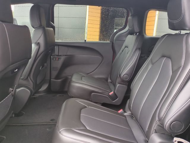 New 2027 Chrysler Pacifica Select FWD image 14