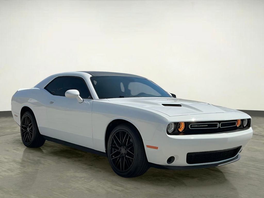 Used 2018 Dodge Challenger SXT image 11