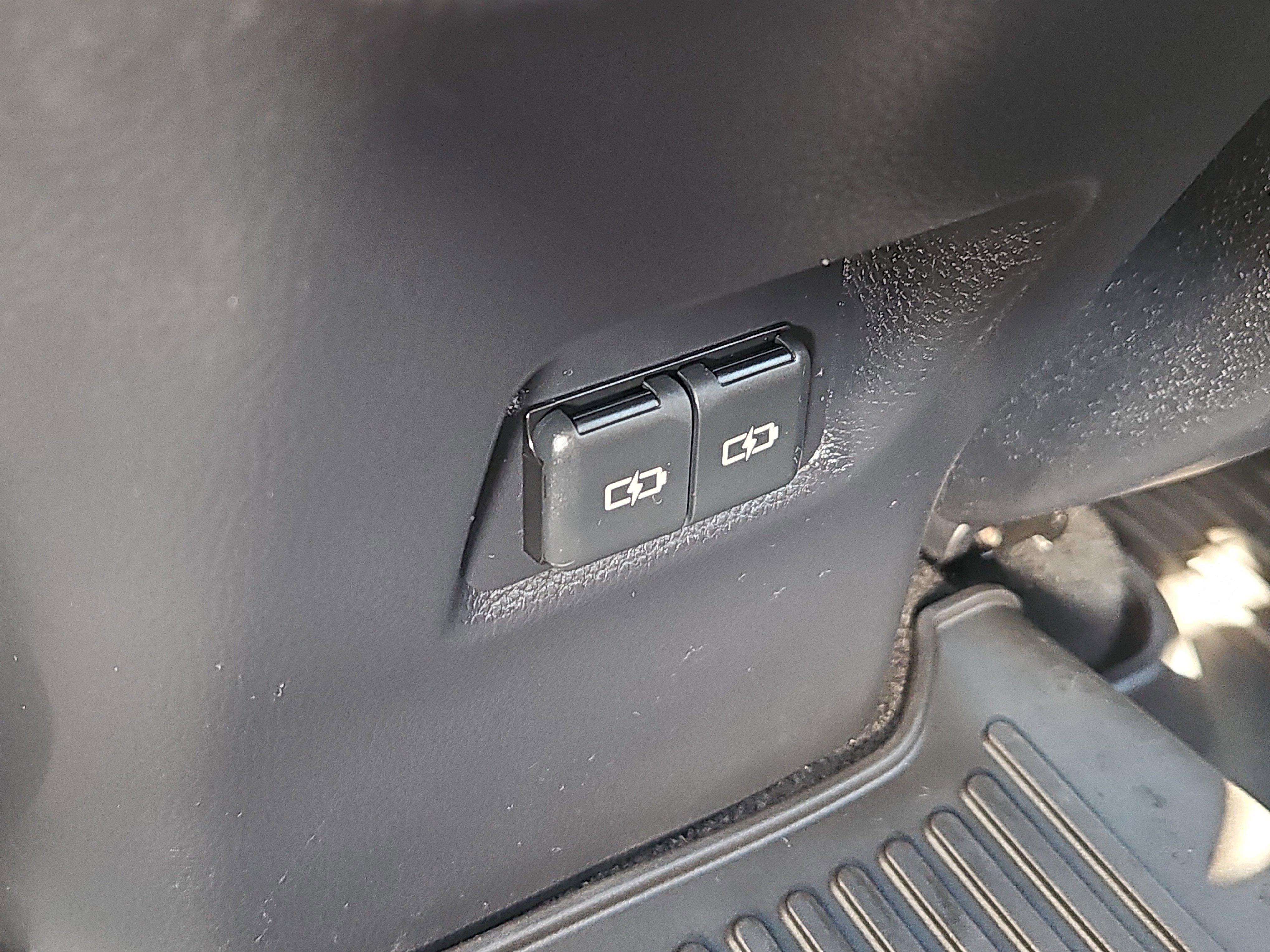 Used 2022 Toyota RAV4 XLE w/ Convenience Package image 11