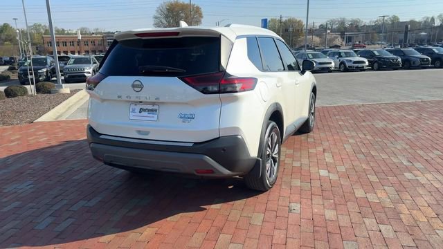 Used 2022 Nissan Rogue SV w/ SV Premium Package image 2