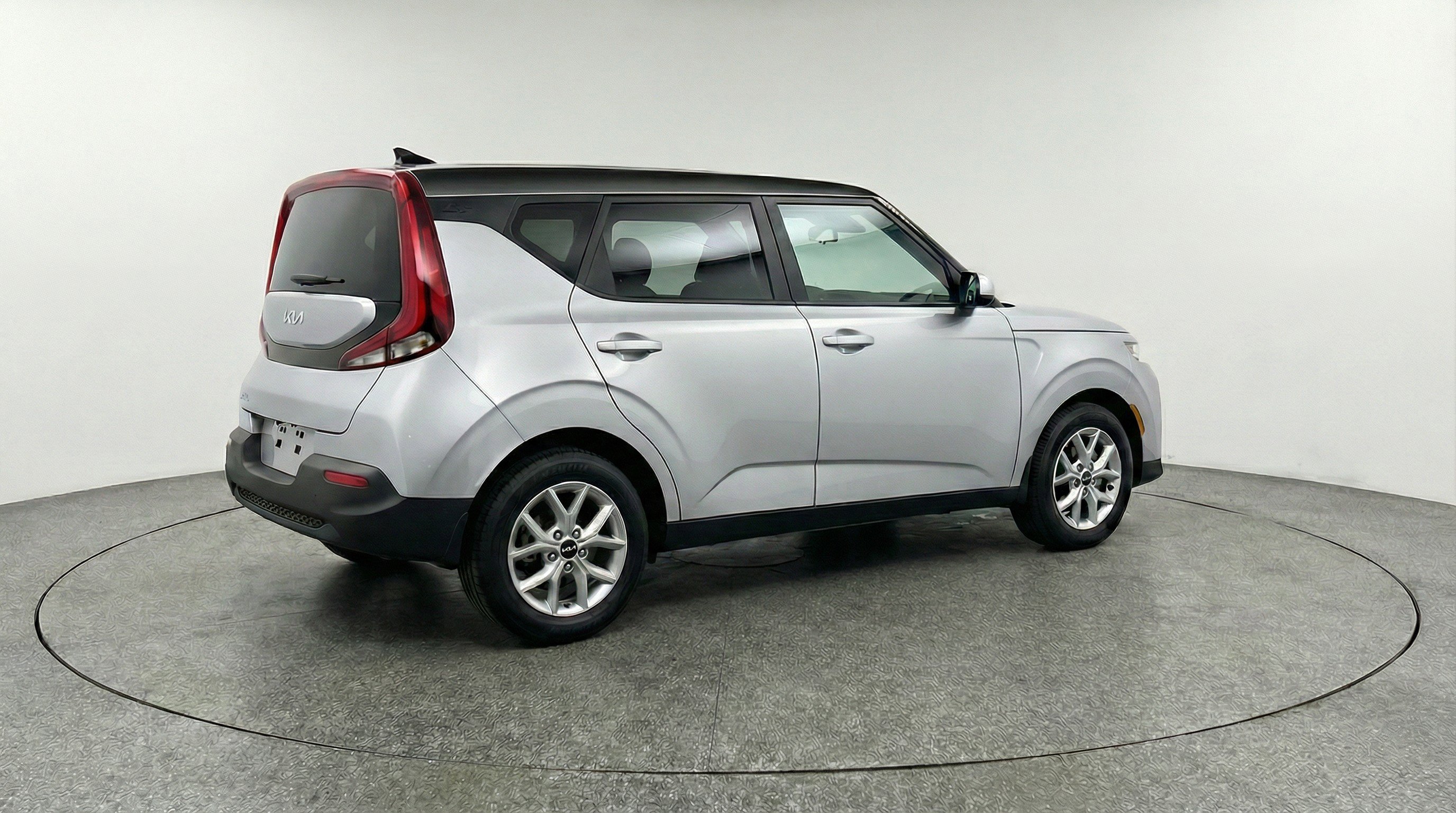 Used 2025 Kia Soul LX w/ LX Technology Package FWD image 9