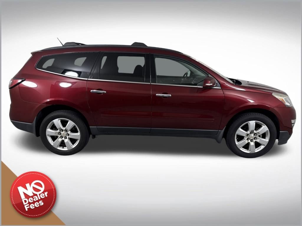Used 2017 Chevrolet Traverse LT w/ Style and Technology Package image 2