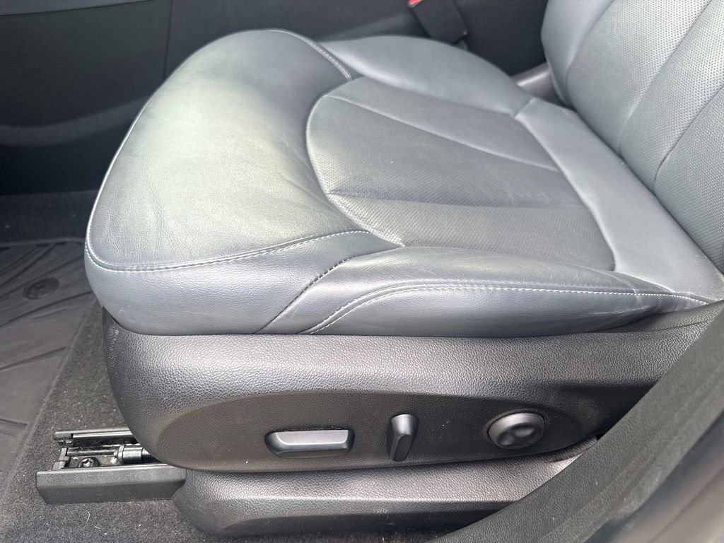 Used 2019 Buick Envision Essence FWD image 23