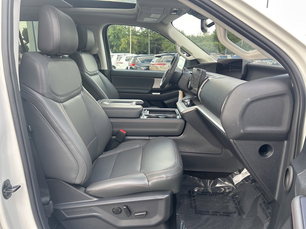 New 2025 Ford Expedition Active image 25