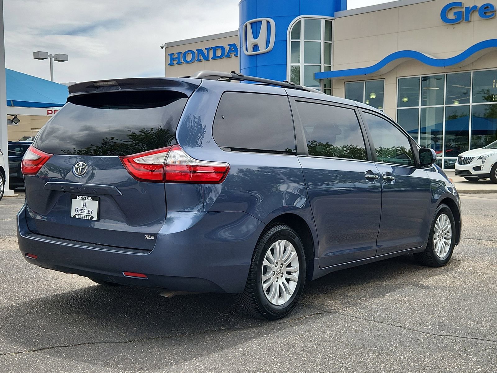 Used 2015 Toyota Sienna XLE FWD image 5