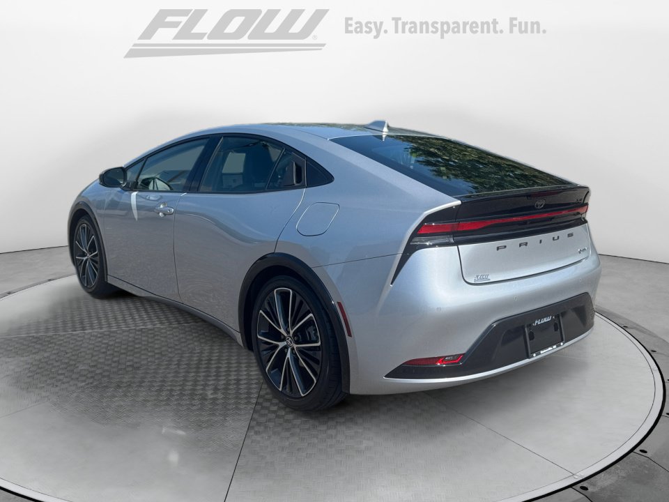 Used 2025 Toyota Prius XLE FWD image 5