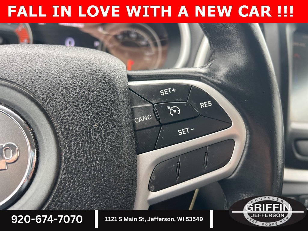 Used 2017 Jeep Cherokee Trailhawk w/ Cold Weather Group image 18