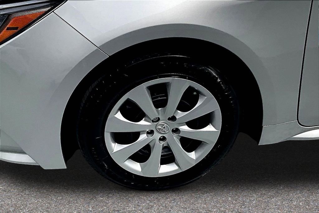 Used 2026 Toyota Corolla LE image 30