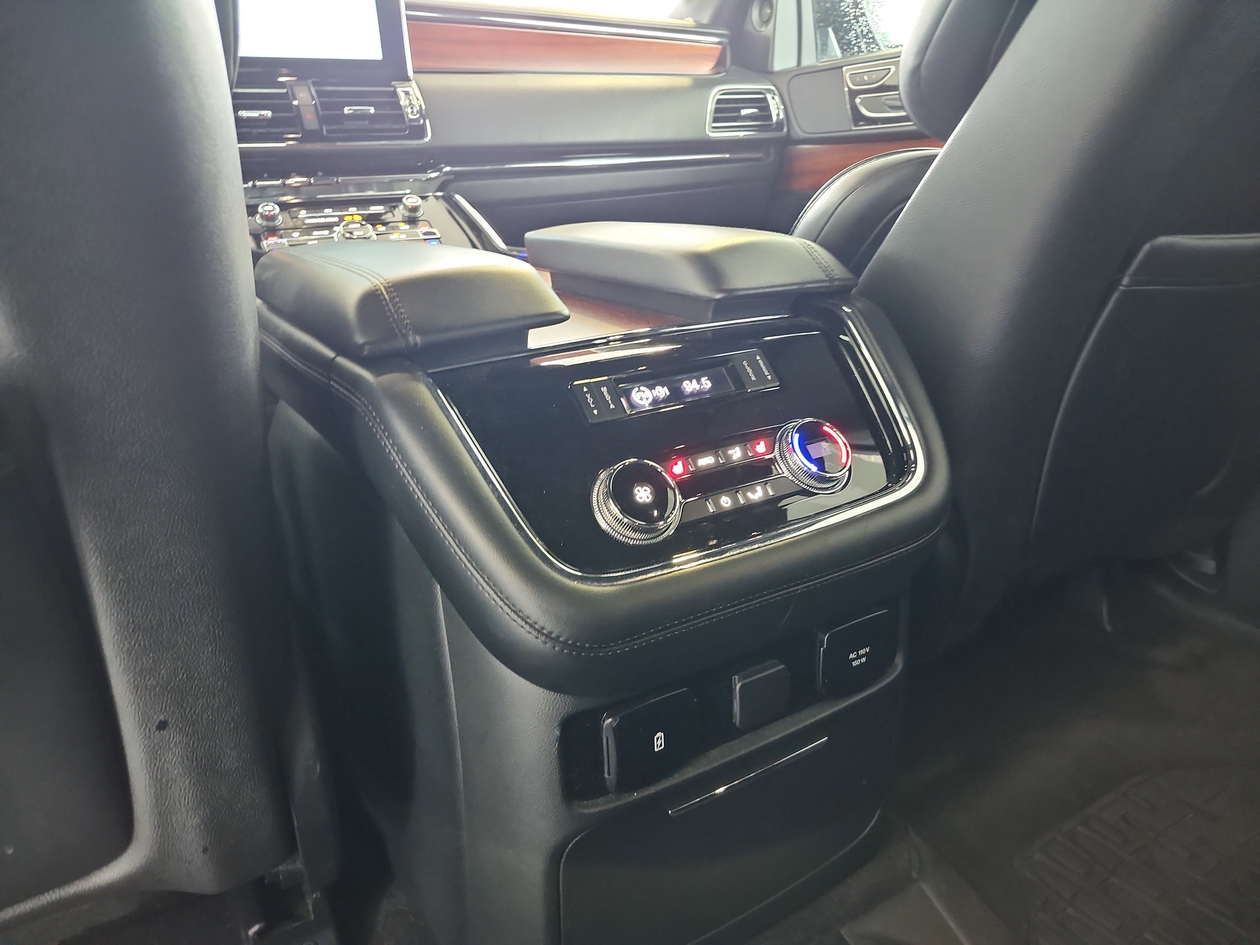 Used 2018 Lincoln Navigator Select w/ Technology Package image 19