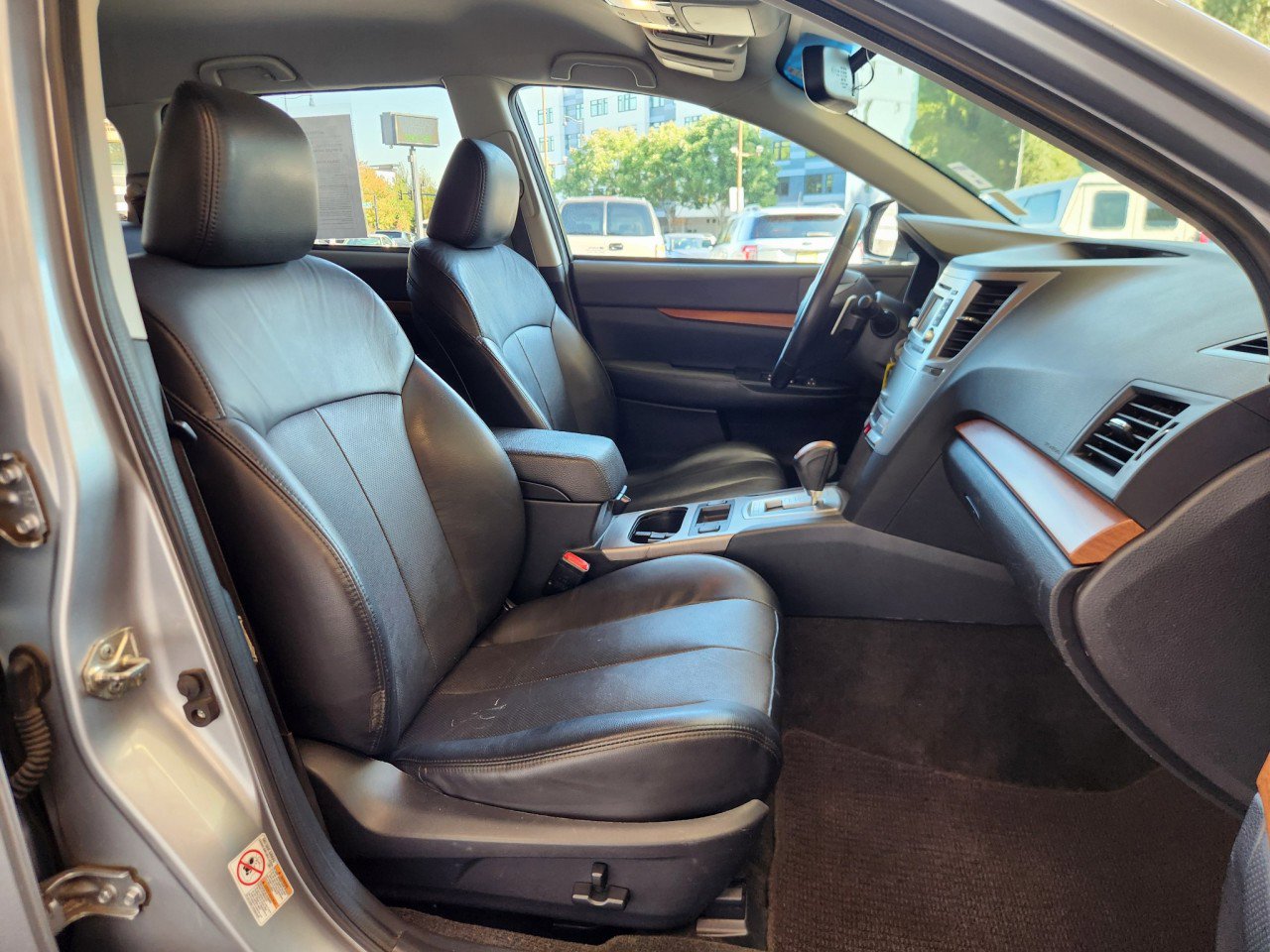 Used 2013 Subaru Outback 3.6R Limited AWD/4WD image 4
