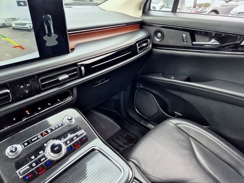 Used 2023 Lincoln Nautilus Reserve w/ Luxury Package image 29