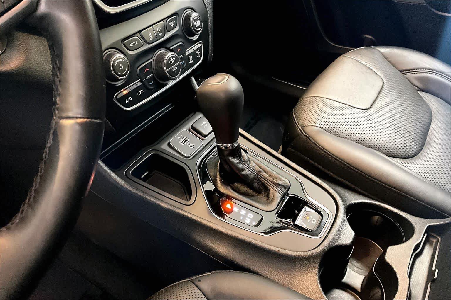 Used 2020 Jeep Cherokee Limited FWD image 16